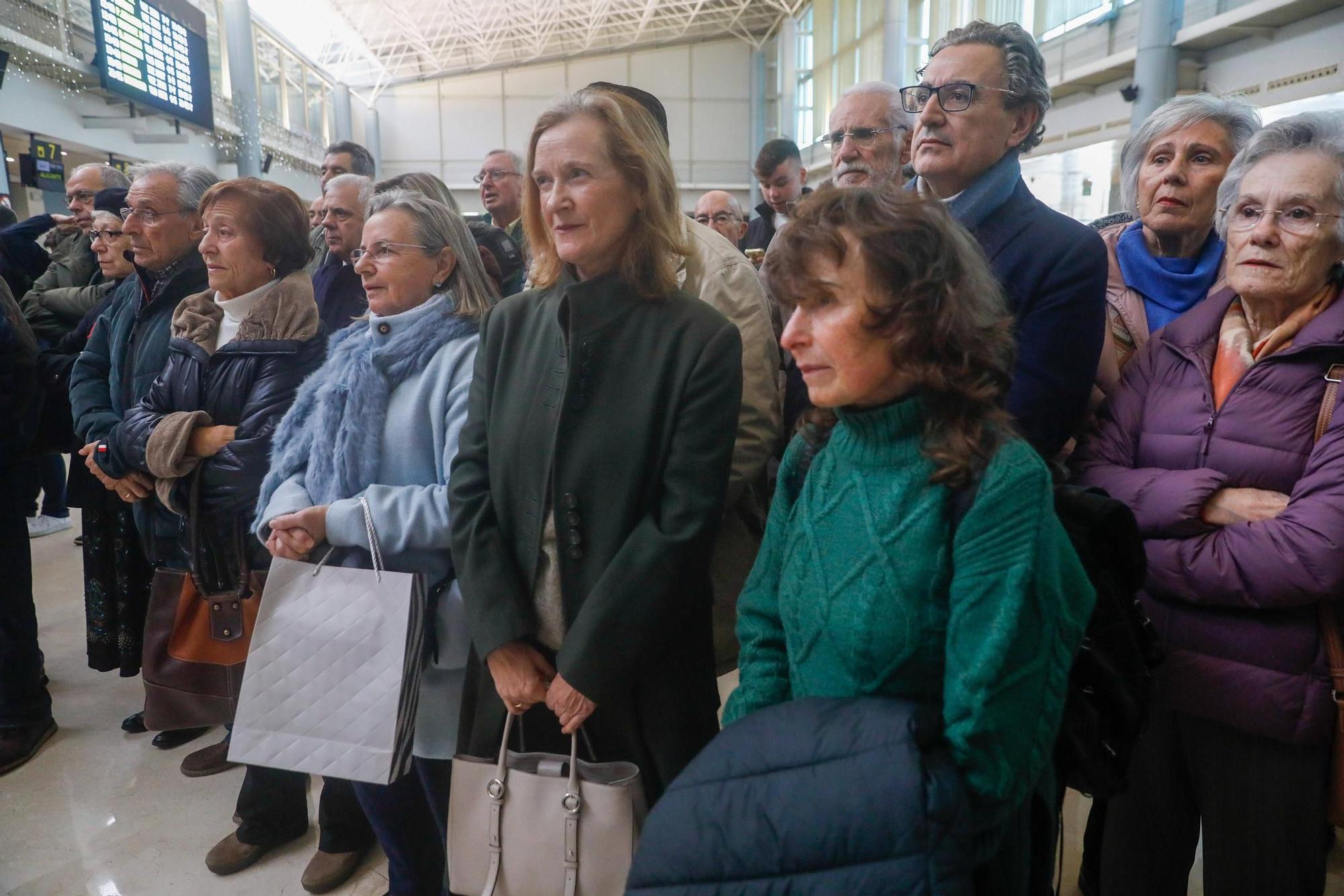 EN IMÁGENES: Así ha sido el homenaje a Angelín el de Iberia en el Aeropuerto de Asturias