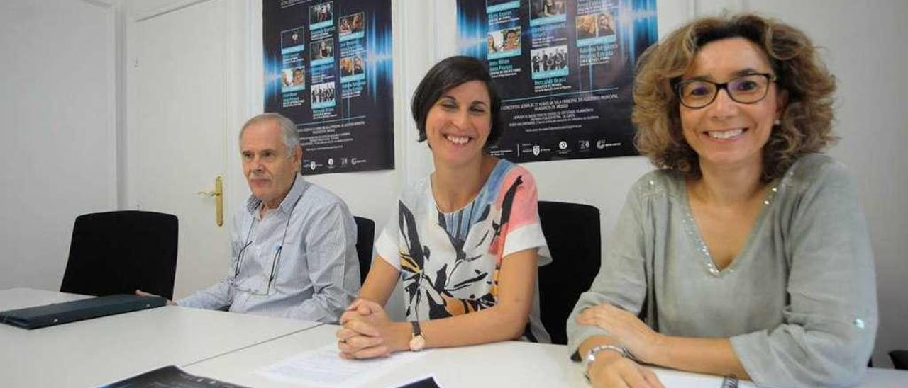 José Luis Sanz, Sonia Outón y Rosina Sobrido presentaron la nueva temporada de conciertos. // Iñaki Abella