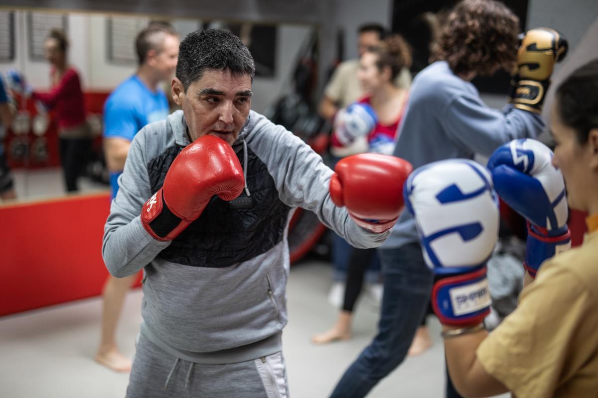 Entrenamiento de boxeo en el gimnasio DKSR para la rehabilitación de toxicómanos