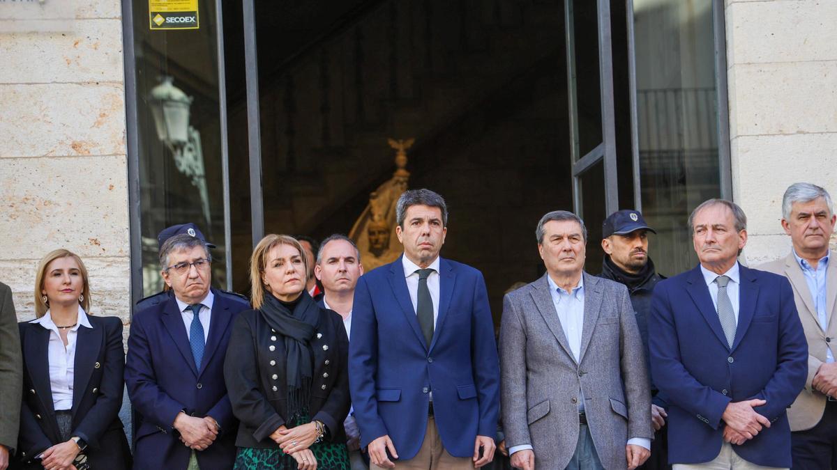 Concentración en la sede del Consell en València.