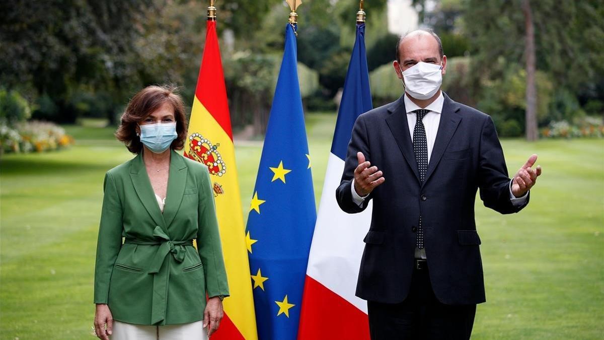 La vicepresidenta española Carmen Calvo y el primer ministro francés, Jean Castex, este lunes en París.