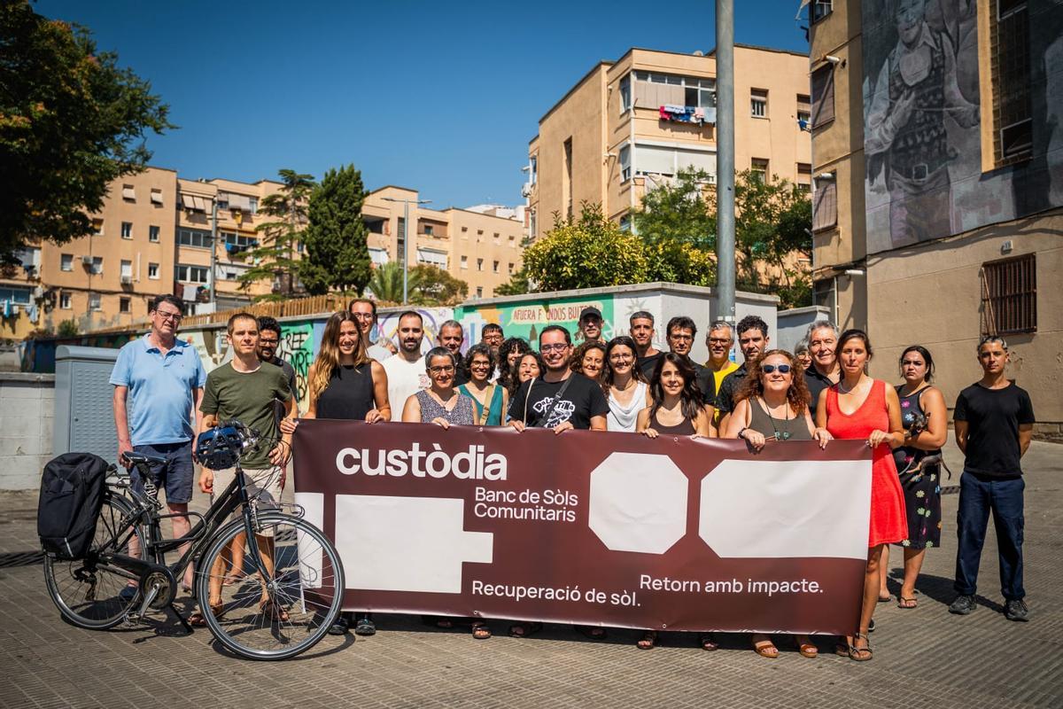 Miembros de las cooperativas y entidades presentes en la primera asamblea de la asociación Custòdia.
