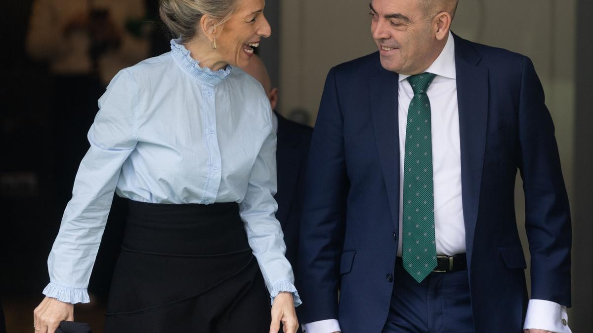 El presidente de ATA, Lorenzo Amor, y la vicepresidenta segunda del Gobierno y ministra de Trabajo y Economía Social, Yolanda Díaz, durante la asamblea electoral de la Federación Nacional de Asociaciones de Trabajadores Autónomos (ATA).