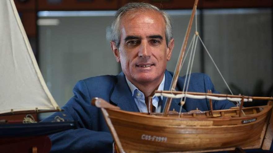 Luis del Moral, en su despacho de Rubine e Hijos en el puerto de A Coruña.