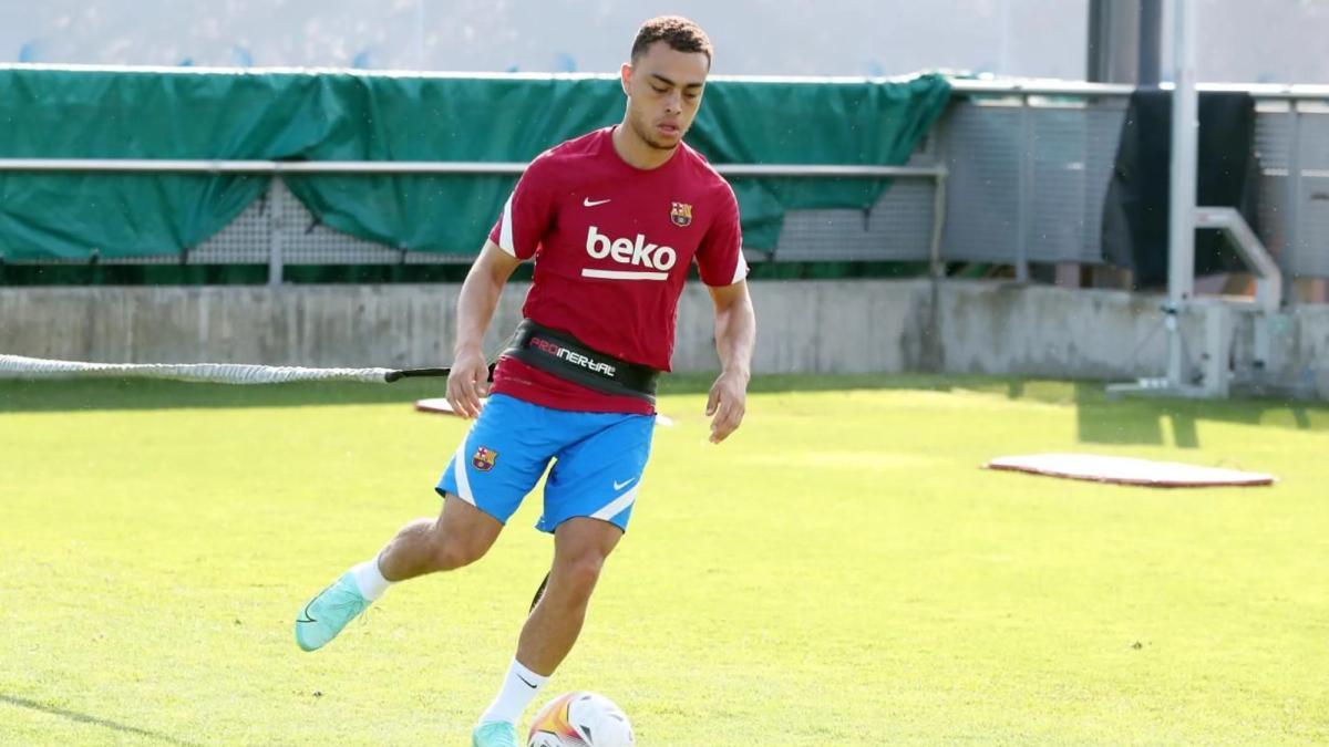 Sergiño Dest ha empezado la pretemporada con el FC Barcelona