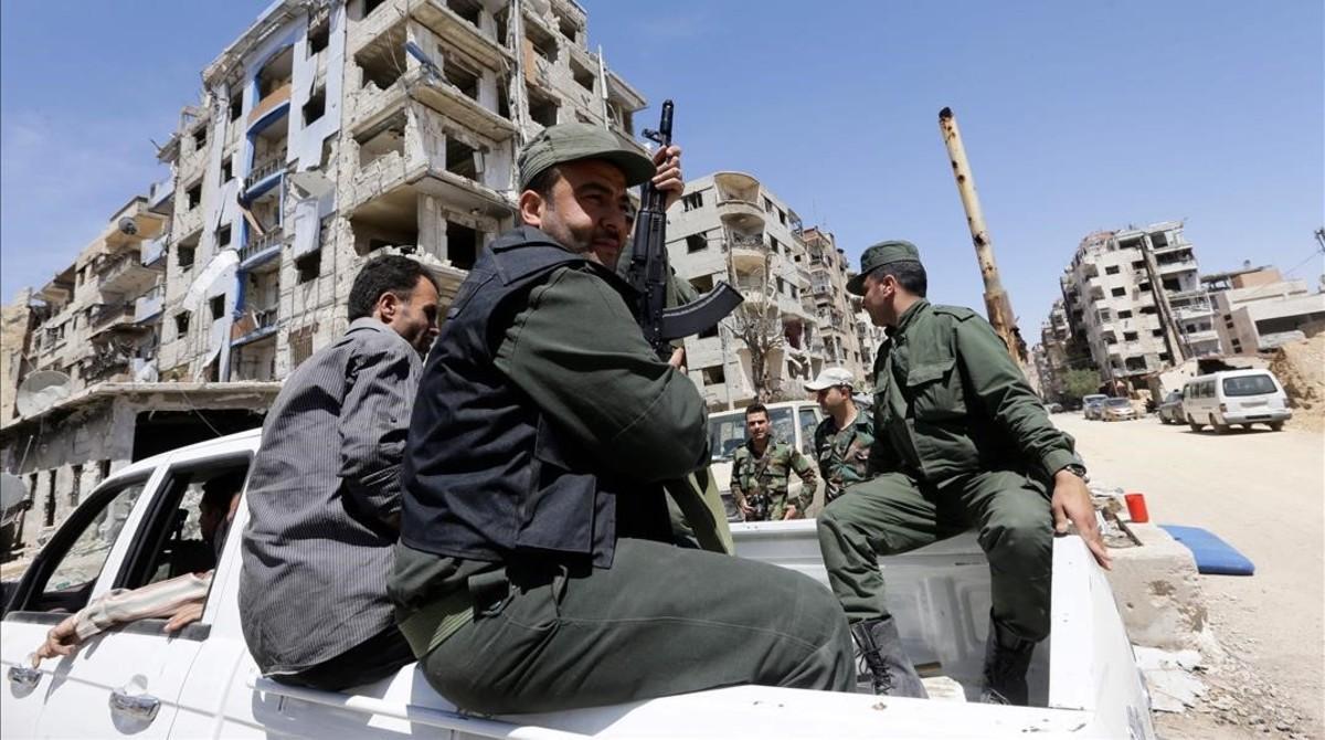 zentauroepp42961008 syrian police sit in the back of a vehicle in douma on the o180416160900