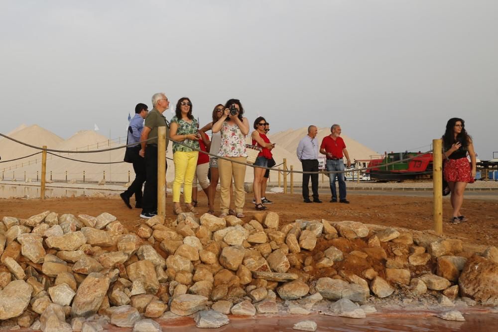 Las visitas a la salinera se pusieron en marcha hace unos días pero el Ayuntamiento quiso poner en valor la iniciativa para darla a conocer con un recorrido en tren turístico