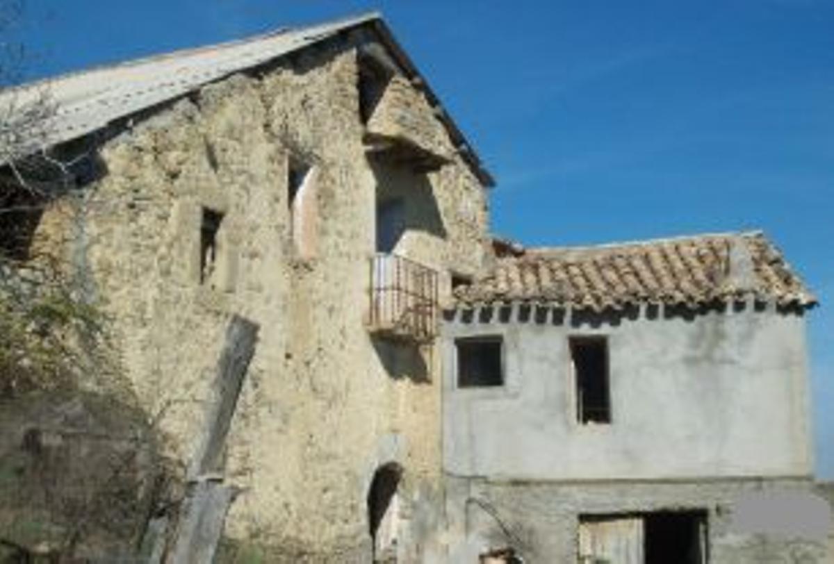 Una aldea abandonada cerca del Pirineo aragonés se vende por un millón de euros.