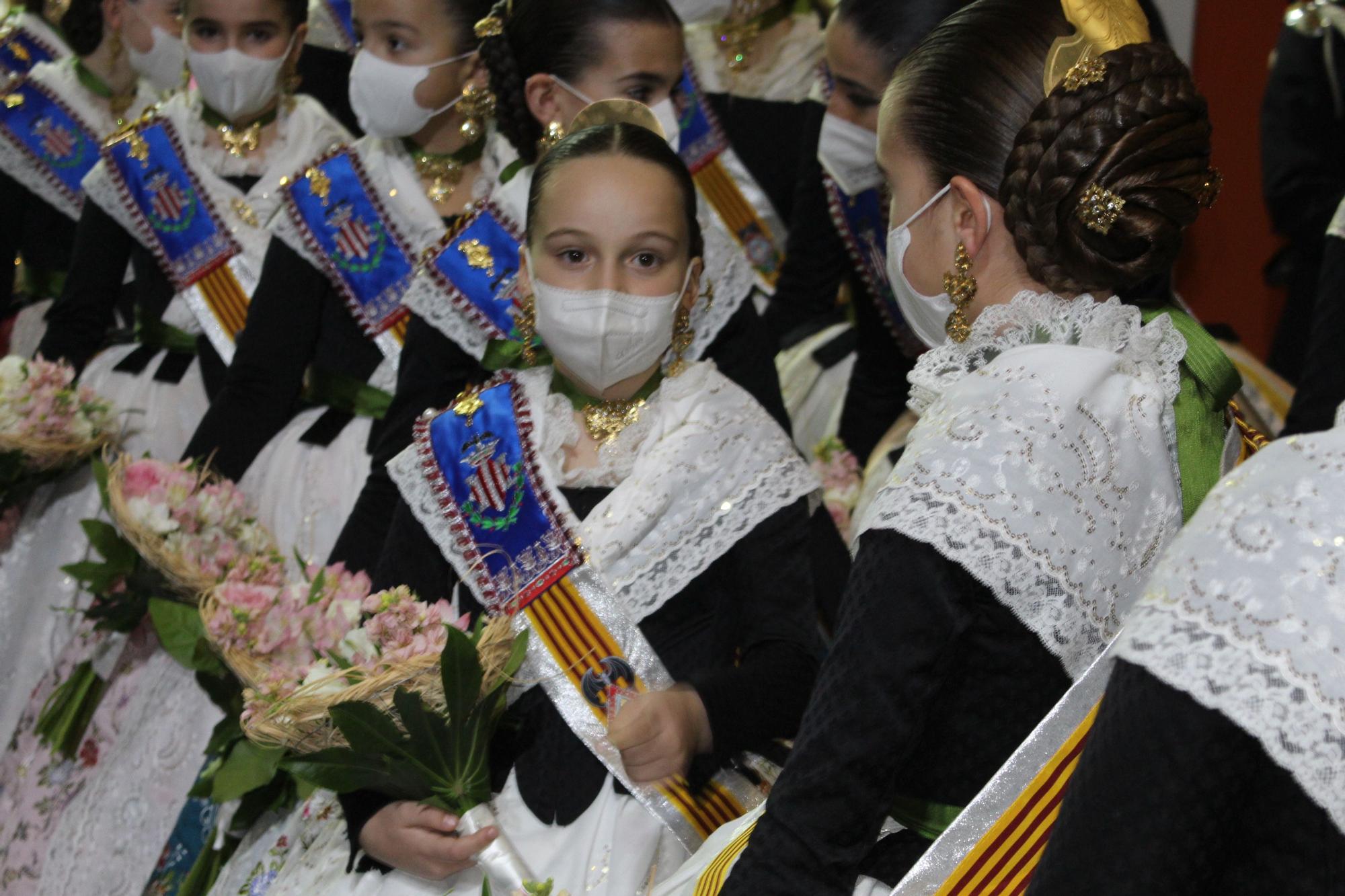 Jubones negros y ninots. Noche de estreno para la corte de las Fallas 2022