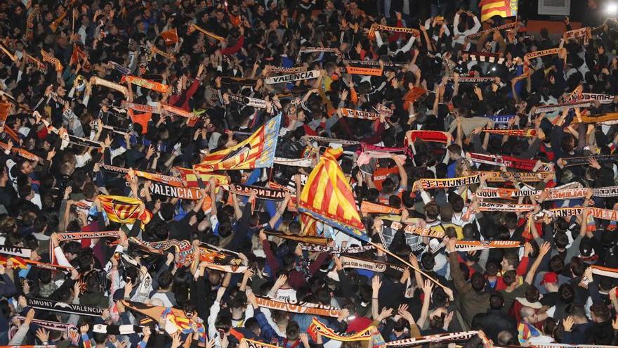 Afición del Valencia celebrando el pase a la final