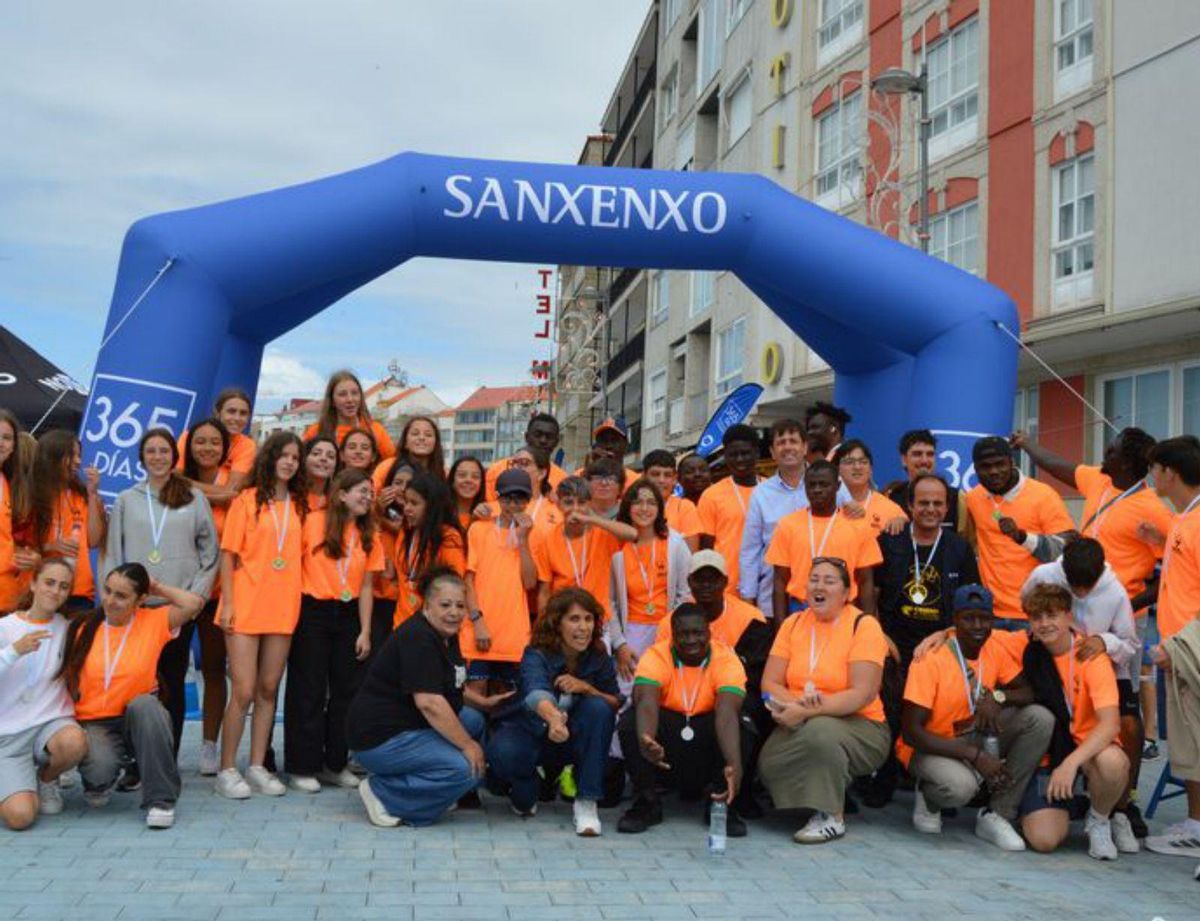 Voluntarios que ayudaron en la carrera. |  FdV