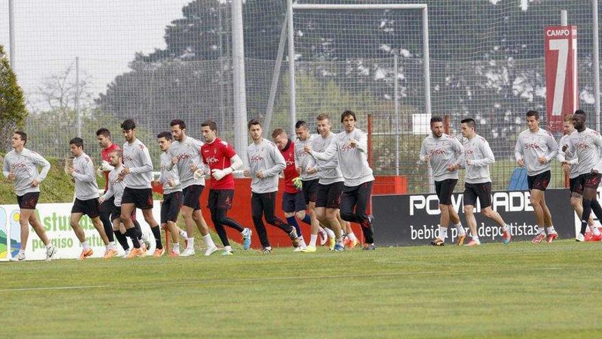 Los jugadores del Sporting, en el entrenamiento de ayer.