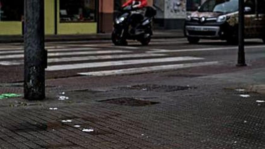 Marcas para el carril bici en la calle Villalpando.