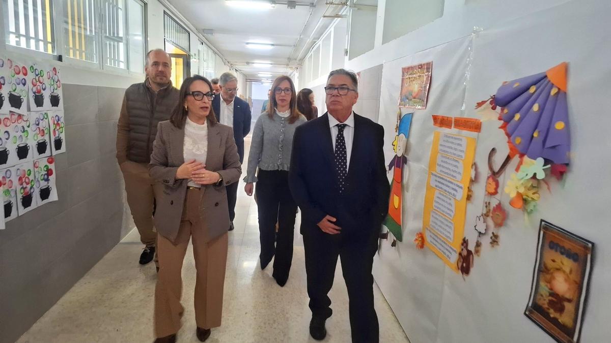 Visita de las autoridades al colegio San Francisco.