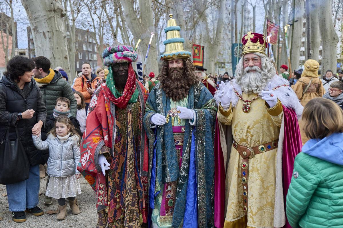 Melcior, Gaspar i Baltasar entrant al Camp de Mart.