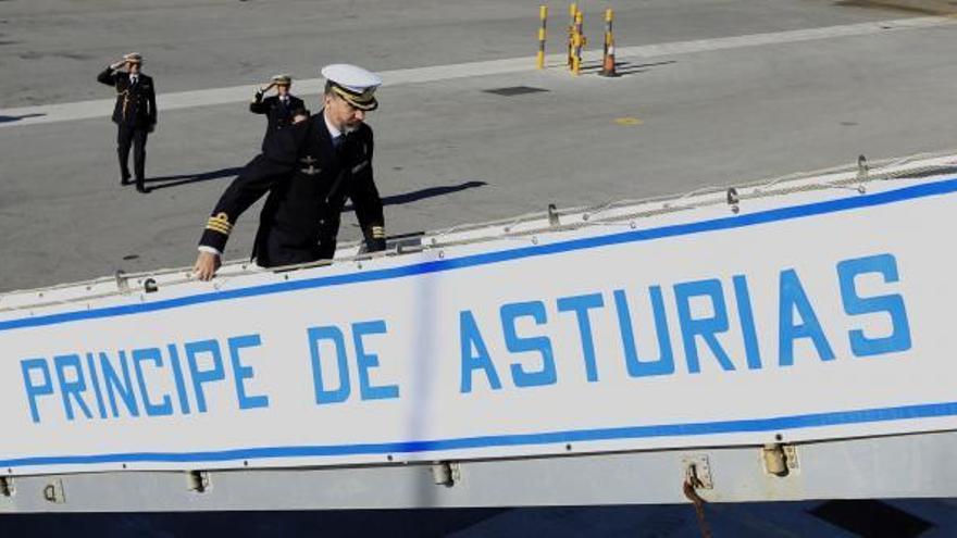 El portaaviones Príncipe de Asturias parte de Ferrol rumbo a Turquía para su desguace