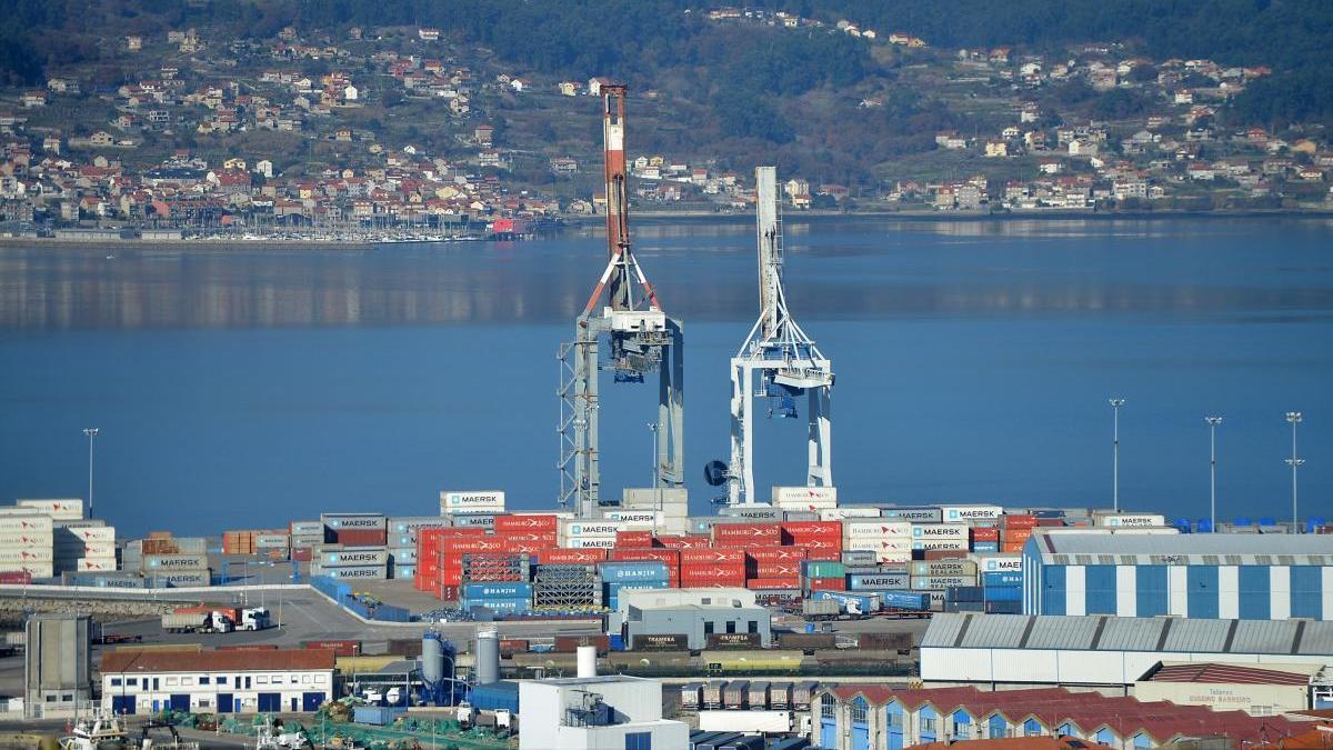 Vista de las grúas del Puerto de Marín. // G. Santos