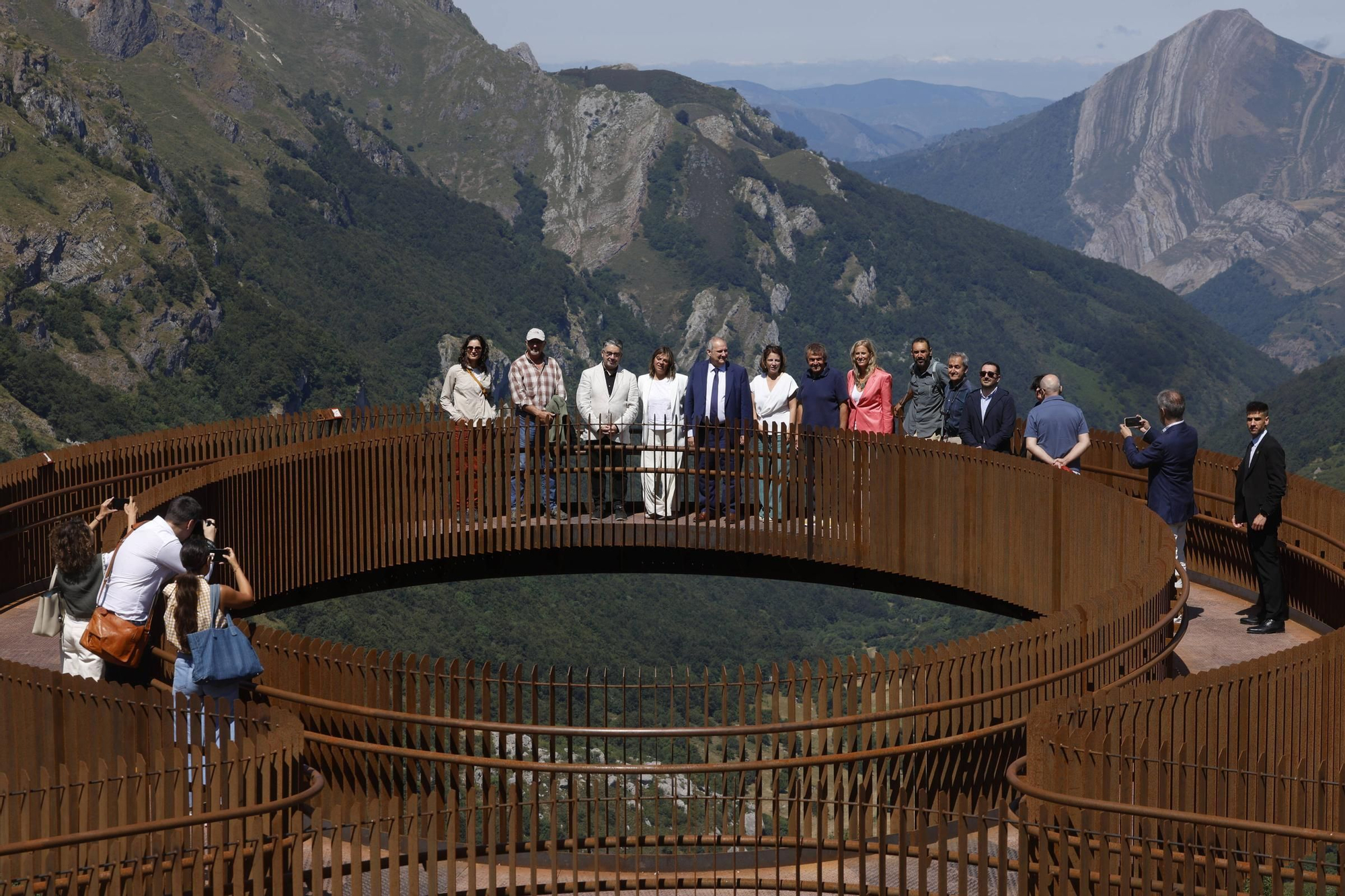 Así fue la visita del ministro Jordi Hereu al mirador de La Farrapona