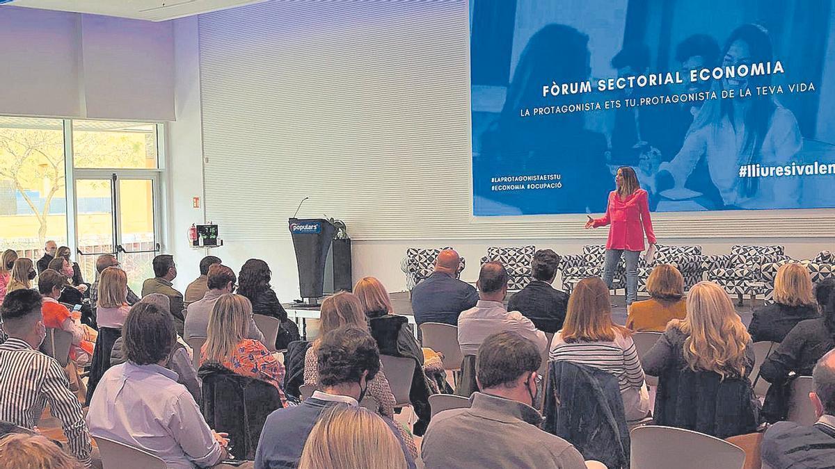 Marga Prohens, durante el foro sobre economía organizado por el PP de Balears.