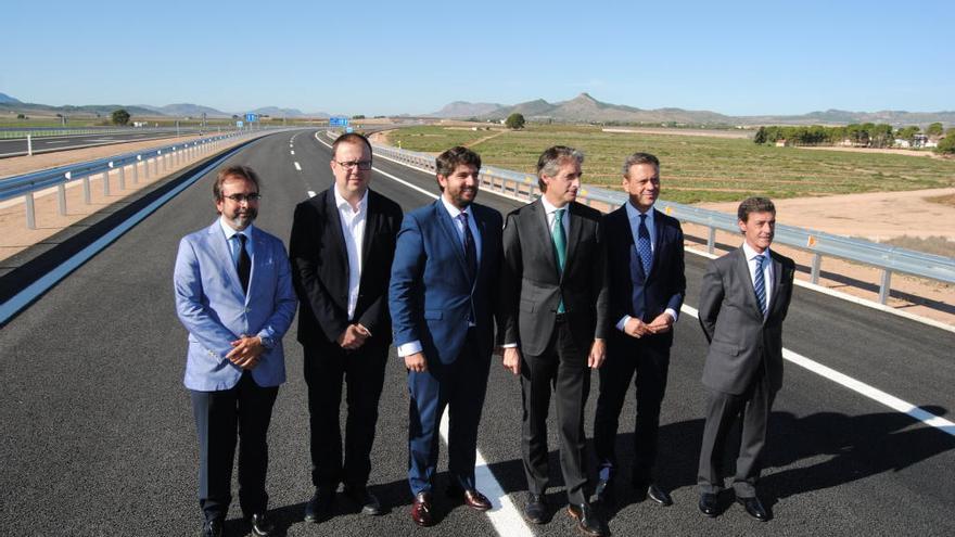 Un momento de la inauguración de la infraestructura, que contó con la presencia del ministro de Fomento y el presidente de la Región.