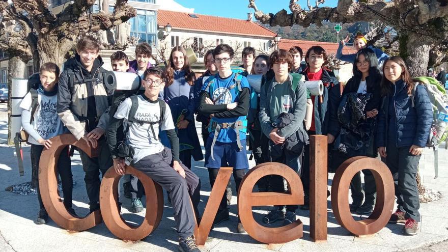 Alumnado participante na última expedición de orientación e supervivencia no Concello de Covelo.   | // D. P.