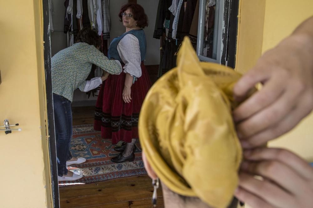 Ceremonia de vestir el traje de llanisca