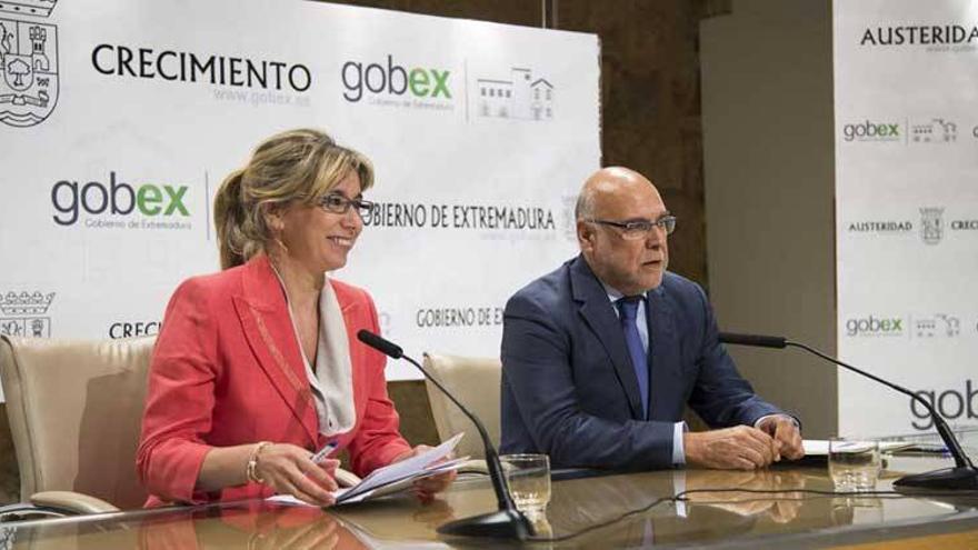 Extremadura llevará al Constitucional el recorte de primas a las renovables
