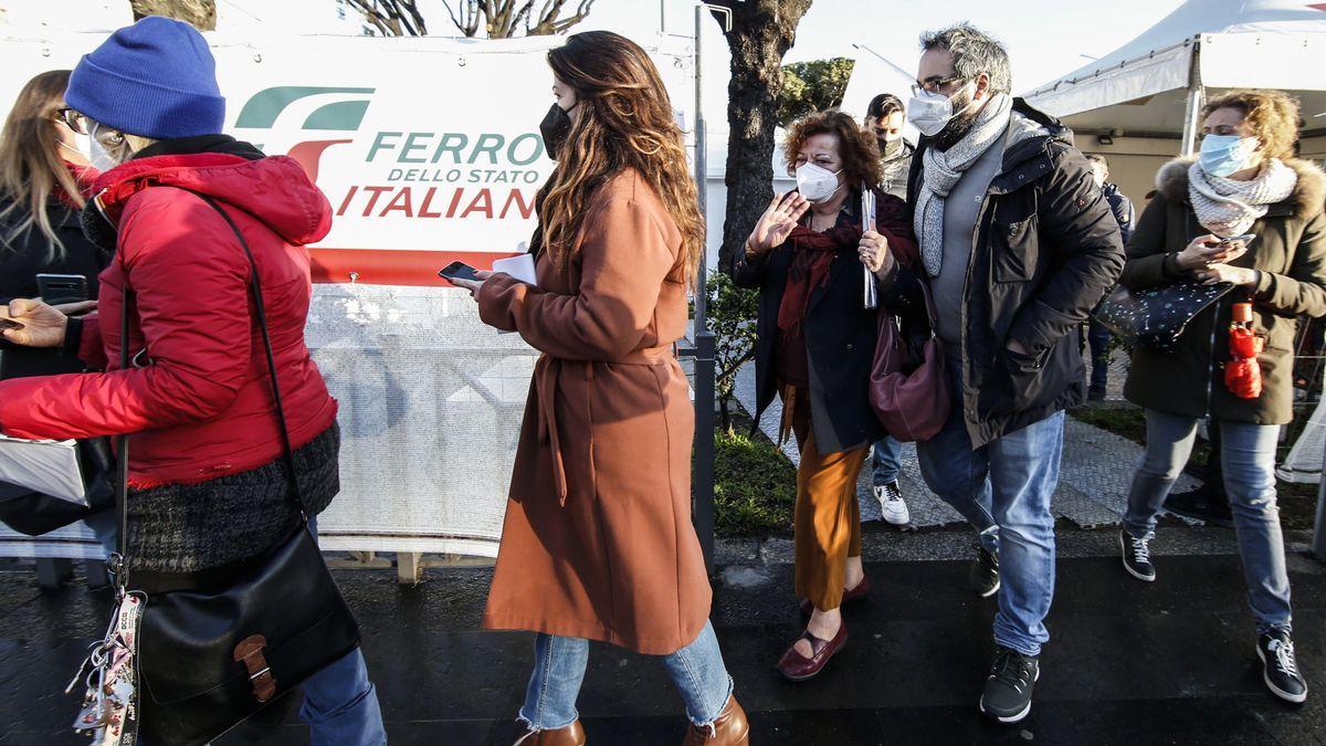 Detinguts vuit antivacunes italians que pretenien cometre atemptats Detinguts vuit antivacunes italians que pretenien cometre atemptats
