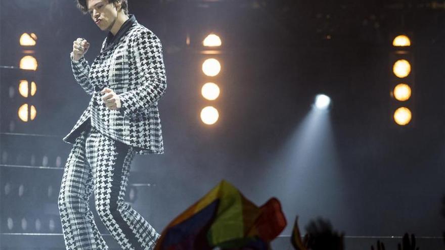 El ídolo de adolescentes Harry Styles se viste de Palomo Spain