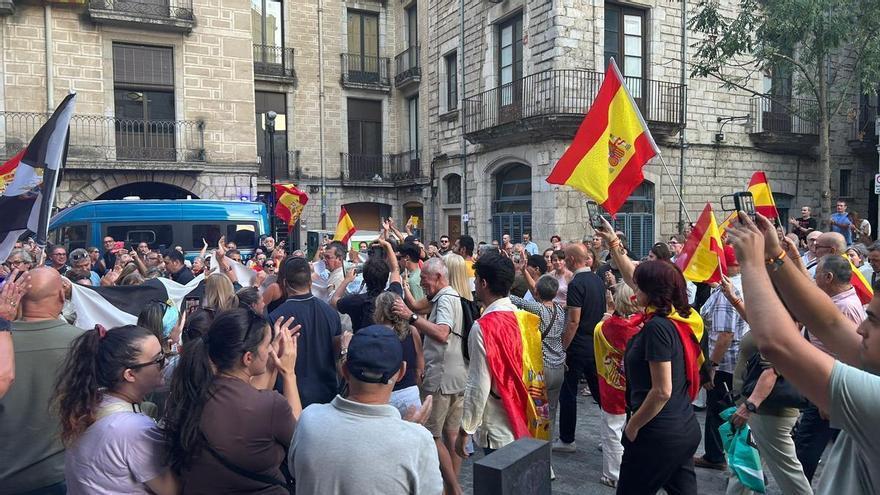 La situació a Ceuta divideix la plaça del Vi de Girona