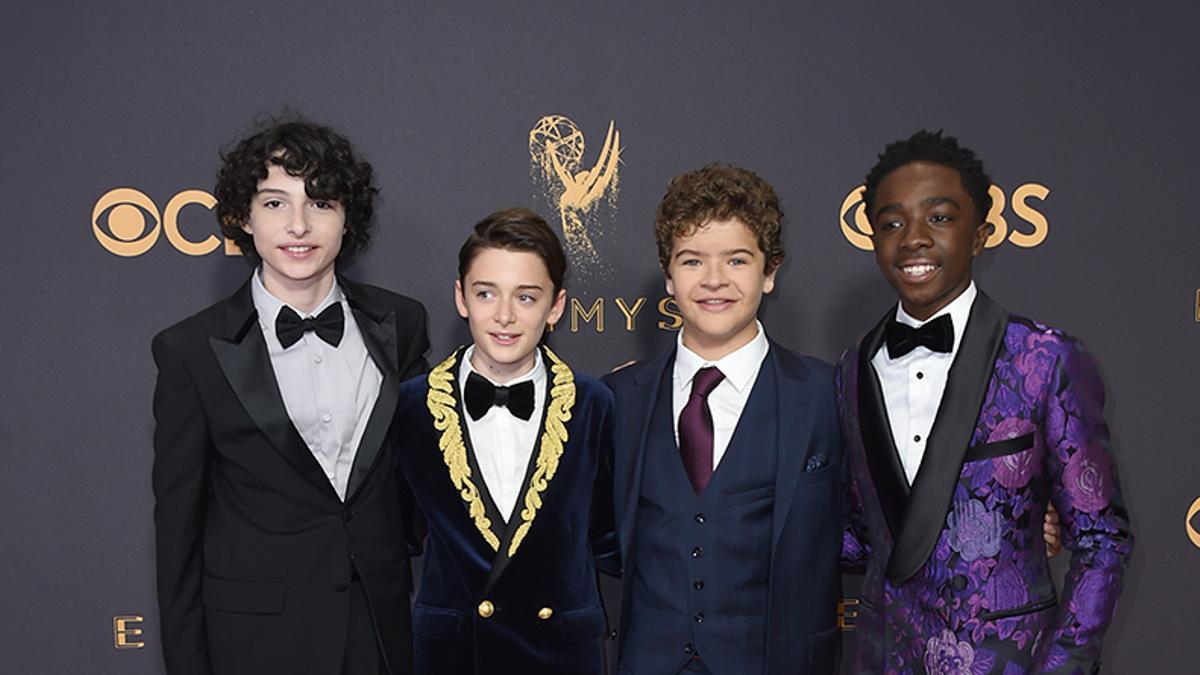 Lección de estilo de los pequeños protagonistas de &quot;Stranger Things&quot; en los Emmy 2017