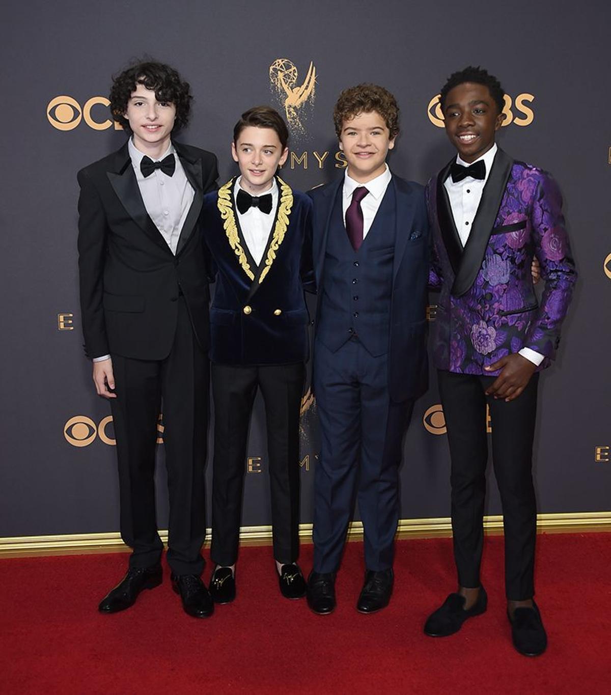 Finn Wolfhard, Gaten Matarazzo, Caleb McLaughlin y Noah Schnapp posan en la alfombra roja de los Emmy