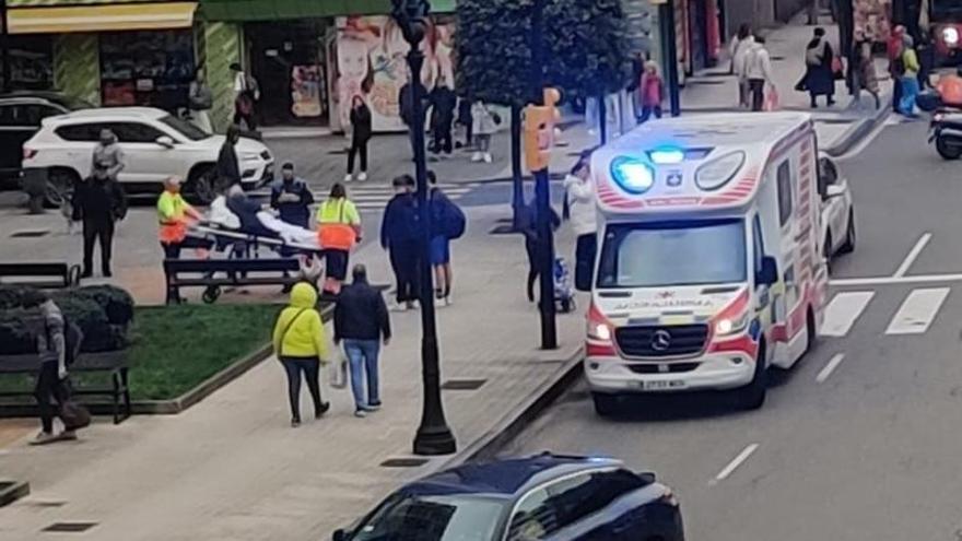 Herido tras caer en la avenida de la Costa al esquivar una moto