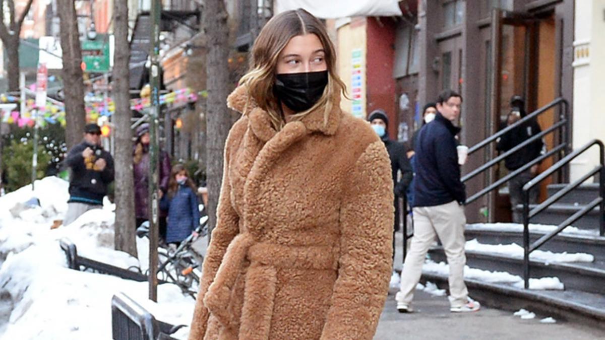 Hailey Bieber tiene los vaqueros tendencia de la próxima primavera