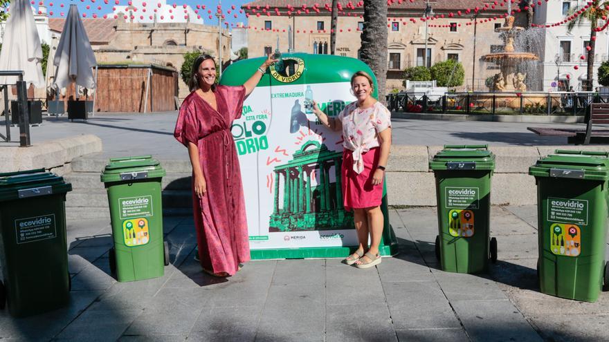 Conciencian durante la feria del reciclado de vidrio en Mérida
