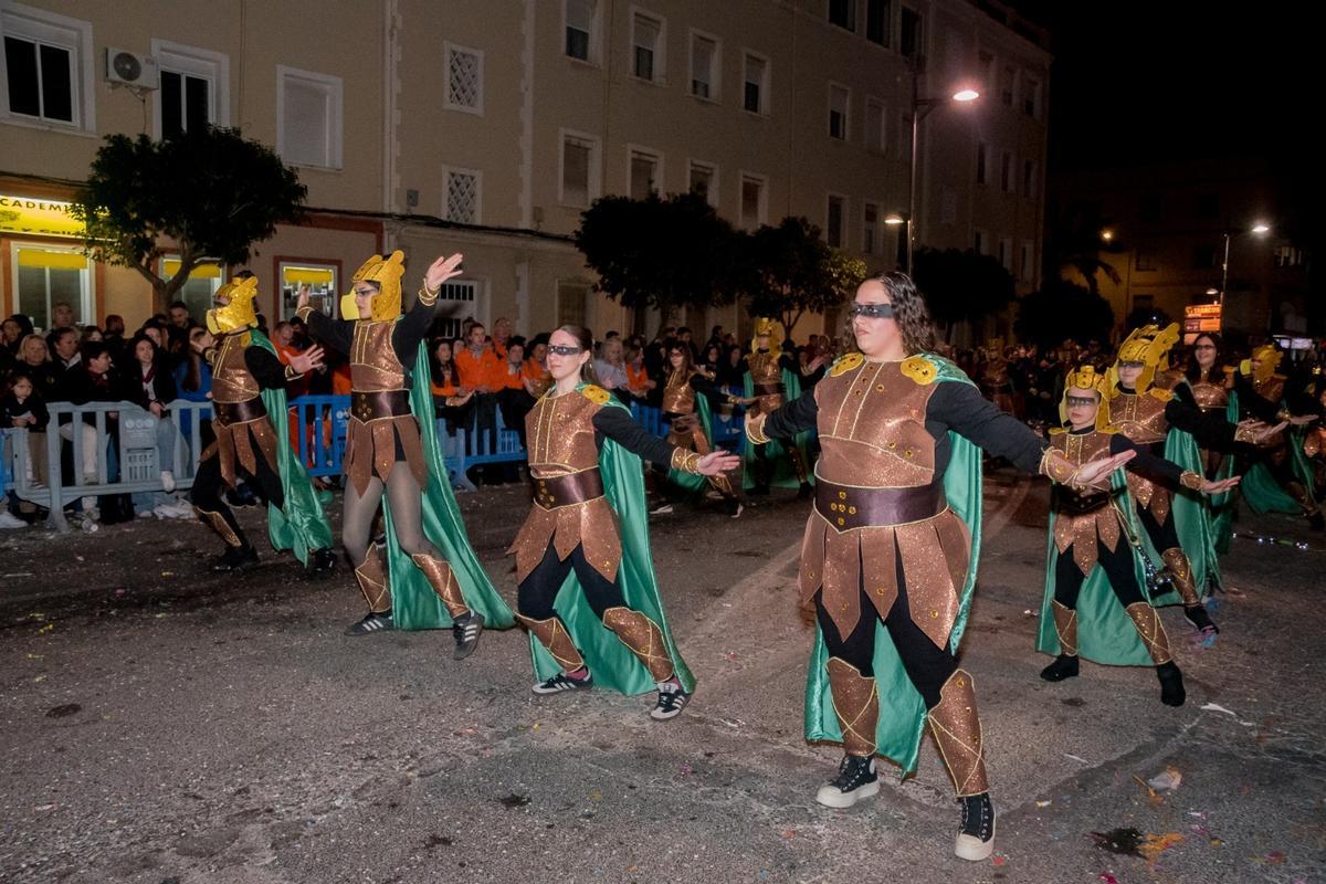 La cabalgata fallera llena de color el Port de Sagunt