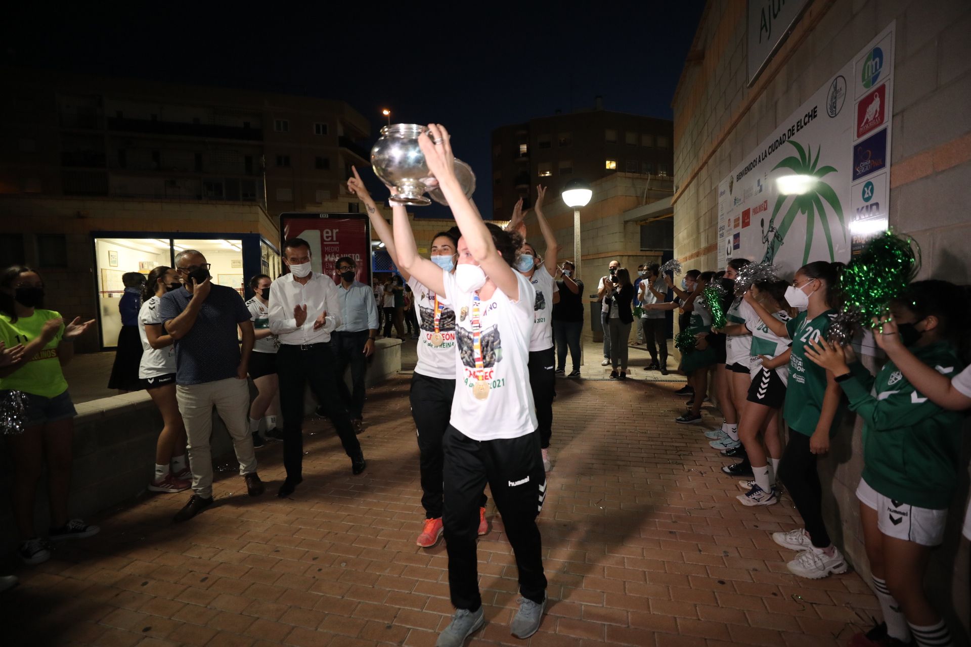 Recibimiento y celebración de las campeonas de la Copa de la Reina en su casa de Carrús