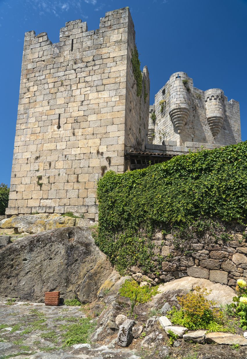 El castillo de los Condes de Lemos es uno de los grandes iconos del pueblo.