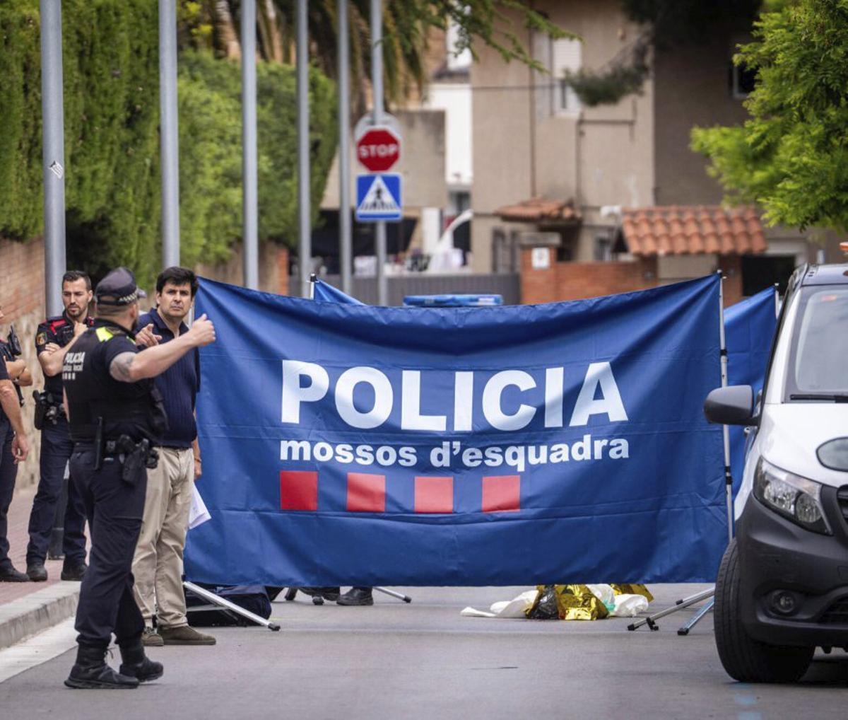 Un home assassina una dona en ple carrer a Esplugues