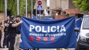 Un home assassina una dona en ple carrer a Esplugues