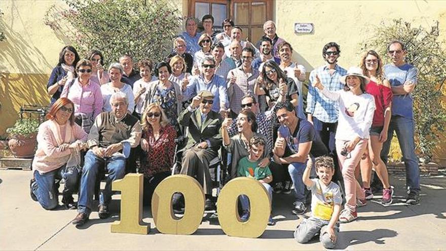 Isidro Carmona celebra sus 100 años de vida