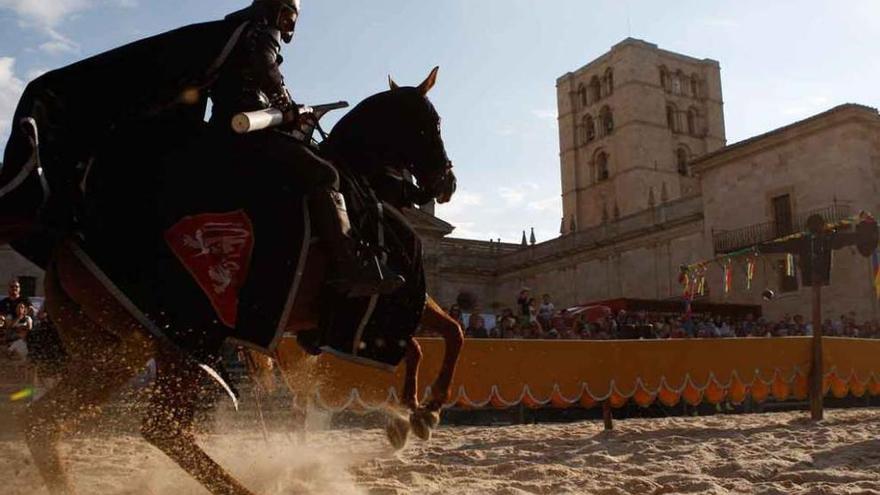 Los torneos y justas recrean los ambientes medievales en el entorno de la Catedral de Zamora