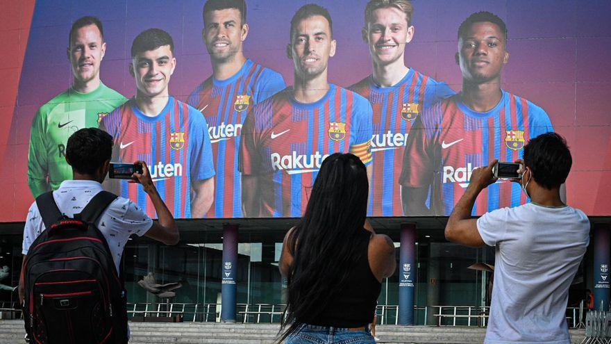 El mural del Barça en el Camp Nou con Busquets, Piqué, Ansu Fati, Pedri, De Jong y Ter Stegen.