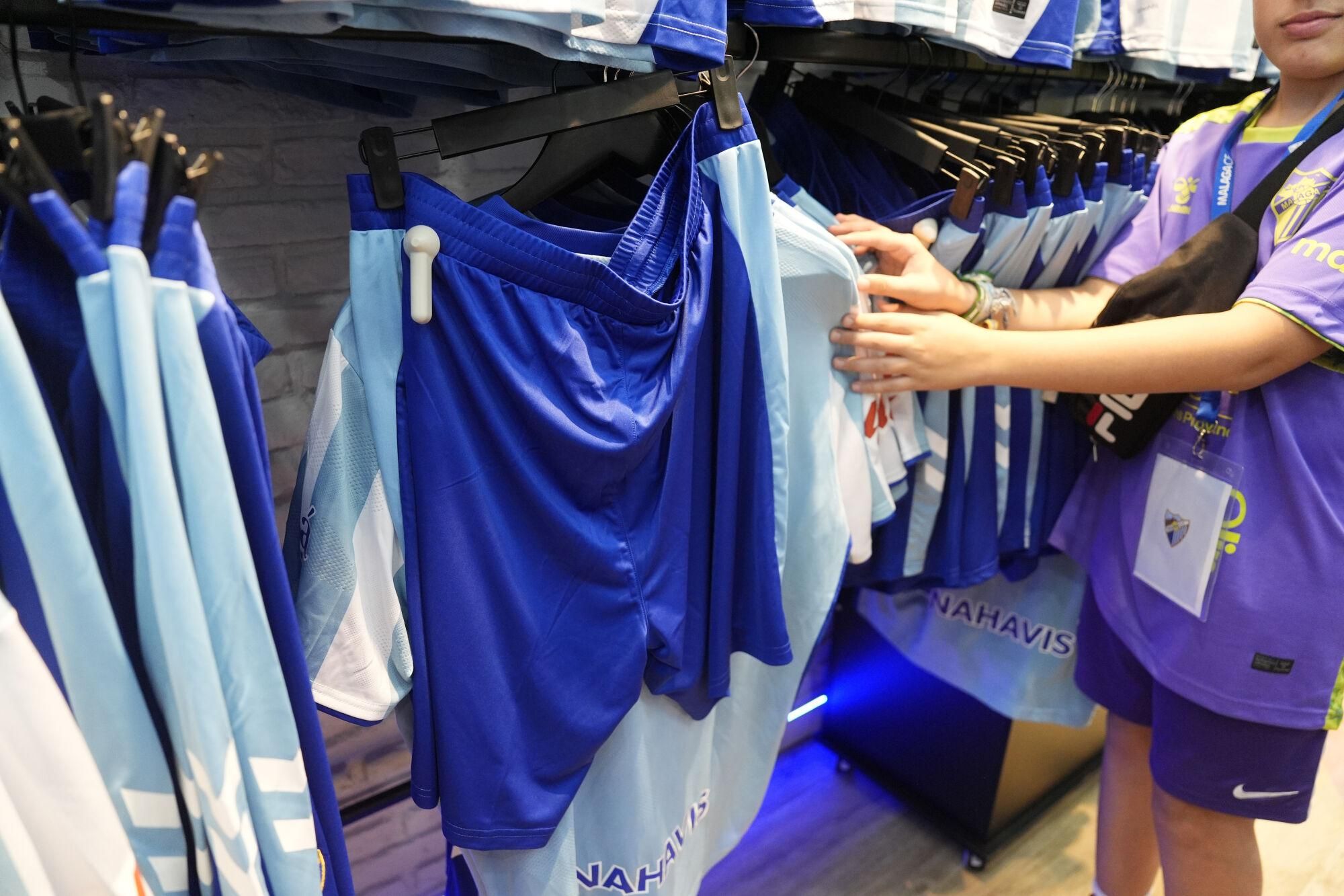 Locura malaguista por comprar la nueva camiseta del equipo