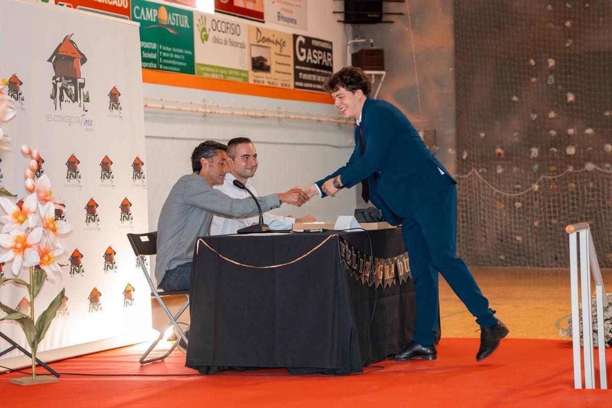 Así fue la graduación de 56 estudiantes del IES Concejo de Tineo