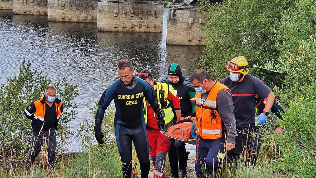 Los buzos de la Guardia Civil rescatan el cuerpo sin vida de un desaparecido | GUARDIA CIVIL