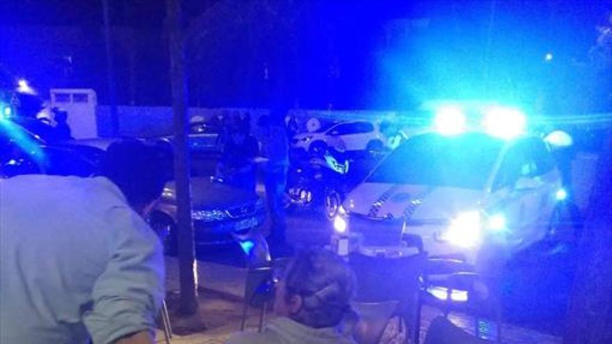 Detenido por amenazar a otro con un cuchillo y atentar contra la policía local