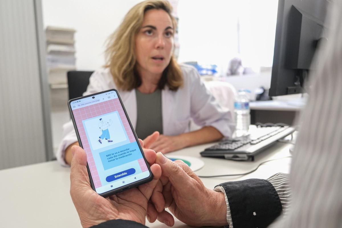 La uróloga ya creó una APP para guiar al paciente cuando estaba en el Hospital de Elda