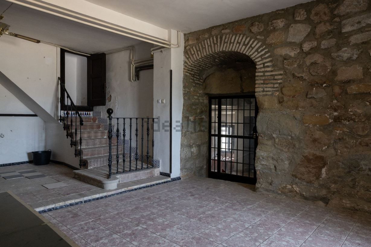 Un castillo en Jaén por lo que vale un piso de lujo en Ibiza