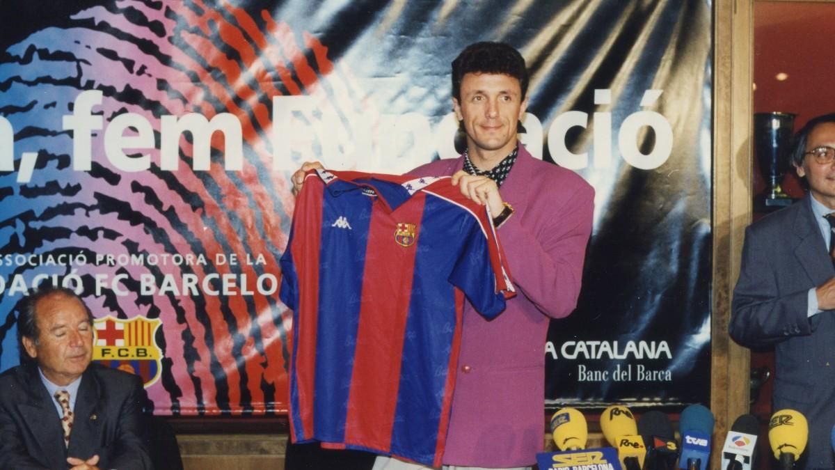 Gica Popescu llegó al barça para sustituir a Koeman